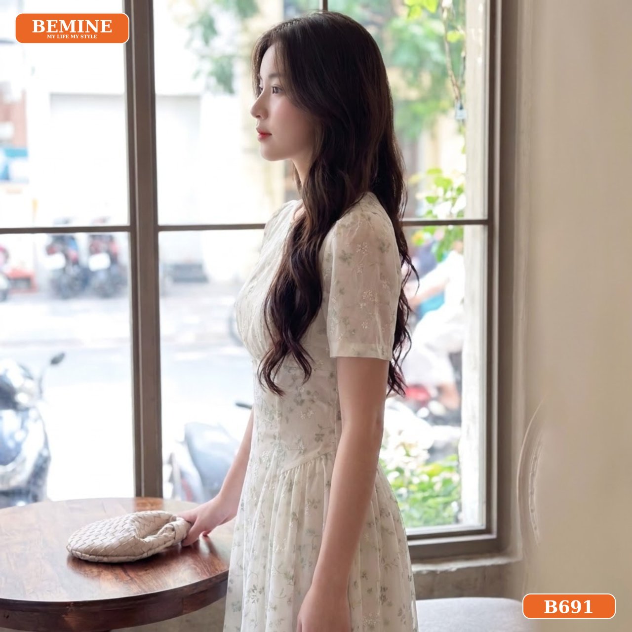 Chất liệu tơ in hoa cao cấp của đầm BEMINE B691