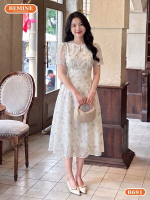 Đầm thiết kế BEMINE cổ tròn xẻ giọt nước họa tiết in hoa dáng chữ A B691 hình ảnh