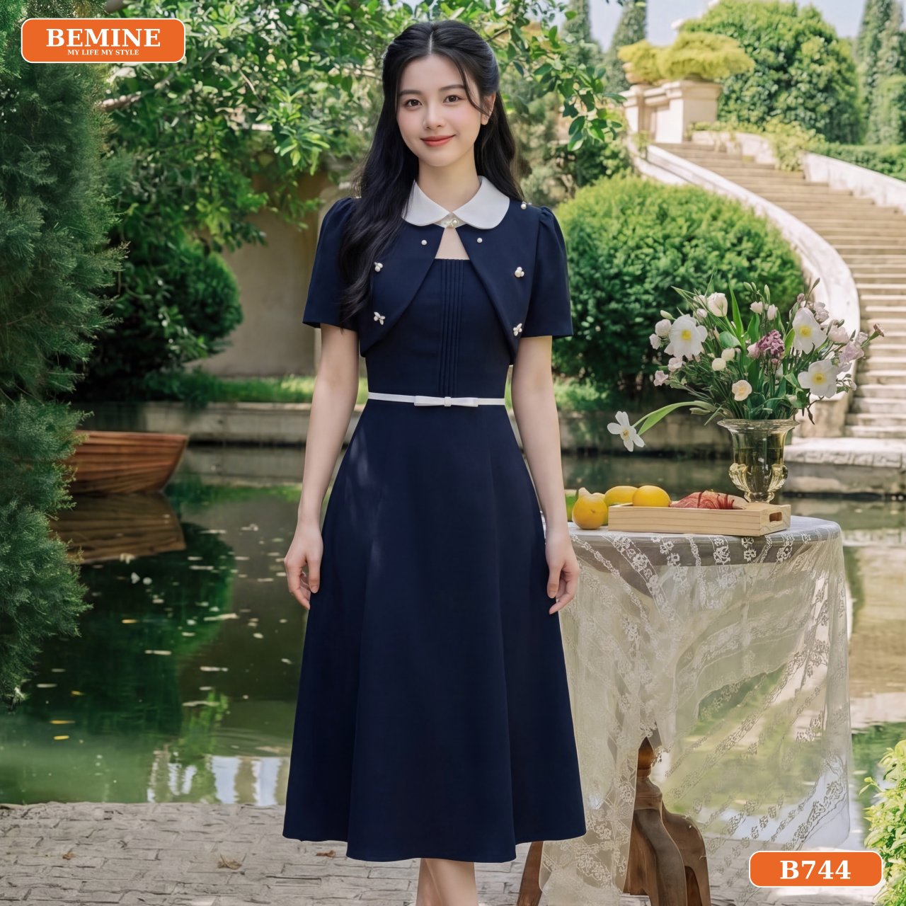 Chị đẹp tự tin với đầm thiết kế BEMINE cổ sen dáng dài B744 khi đi làm
