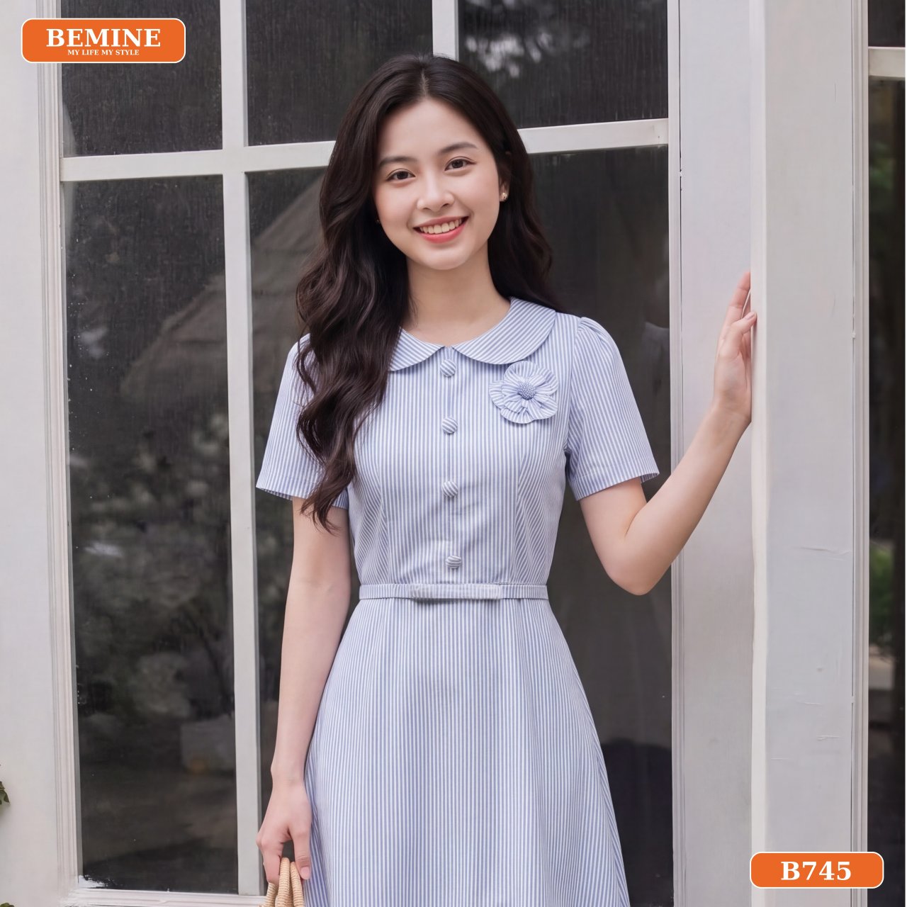 Đầm thiết kế BEMINE cổ sen dáng dài họa tiết sọc B745 3 Gợi ý phối phụ kiện thanh lịch cùng đầm BEMINE B745