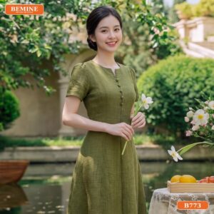 Đầm thiết kế BEMINE cổ tròn xẻ v đính cúc dáng chữ A B773
