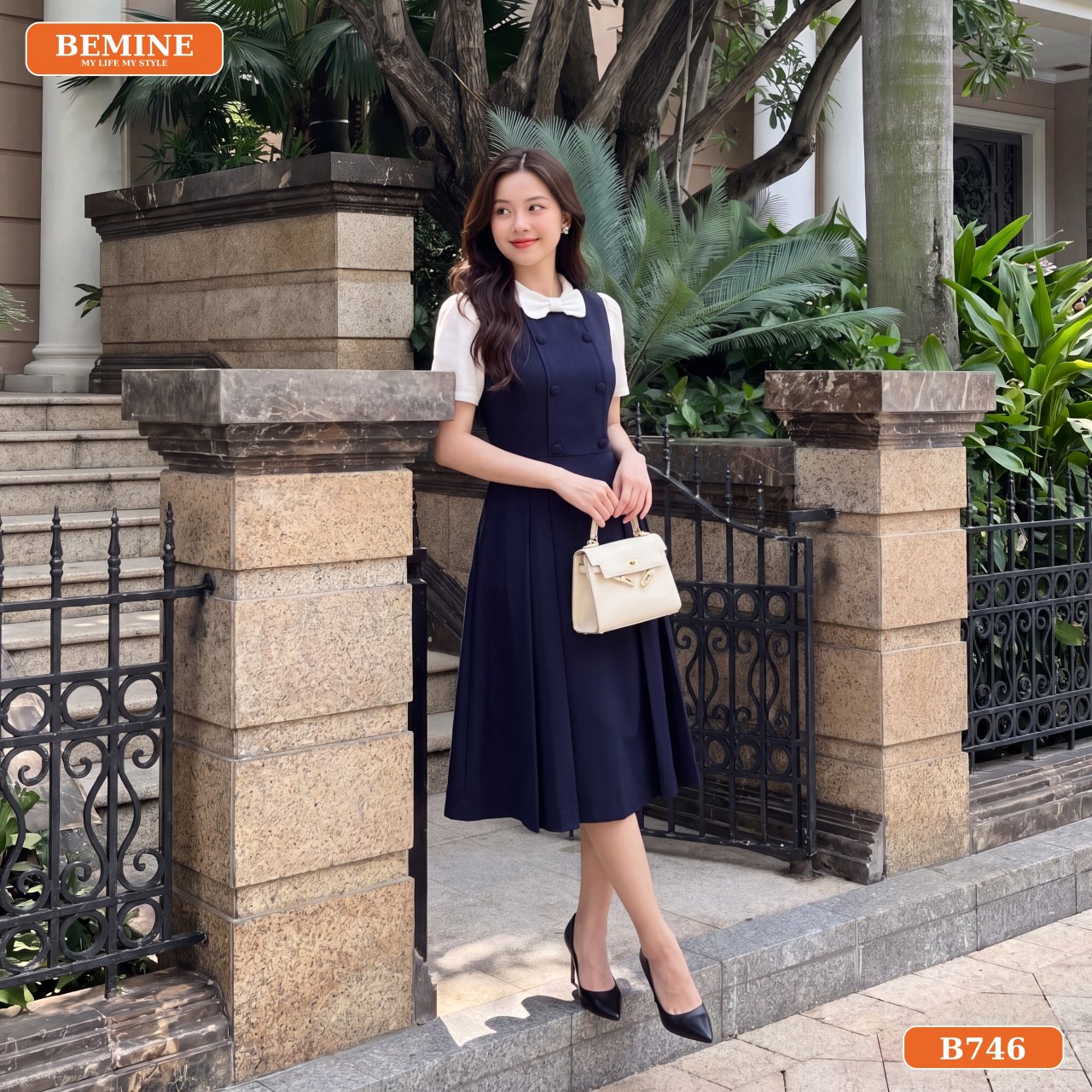 Chi tiết cổ trụ nơ và phối cúc giả trên đầm thiết kế BEMINE cổ trụ nơ B746