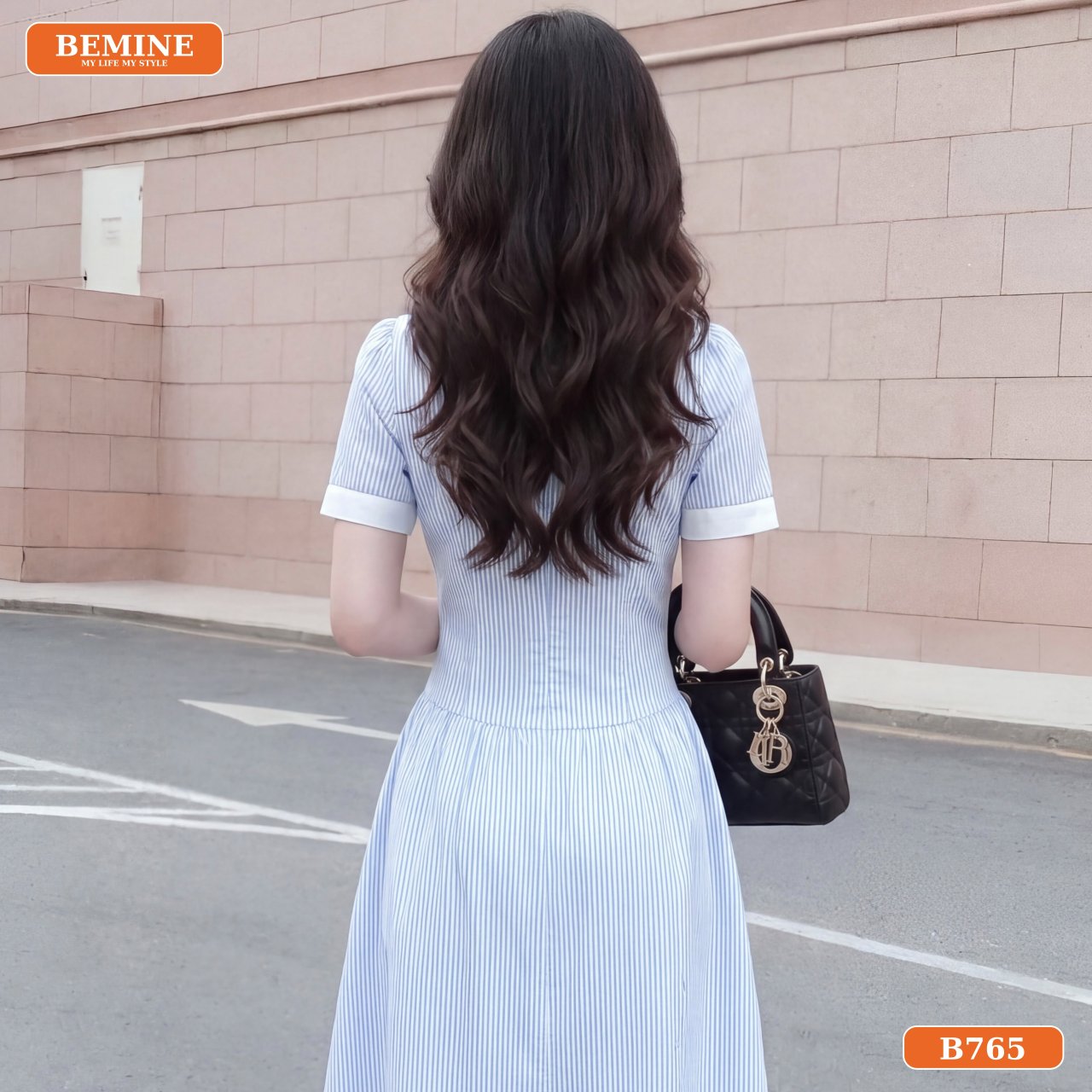 Chất liệu kate sọc và lớp lót của đầm B765 BEMINE