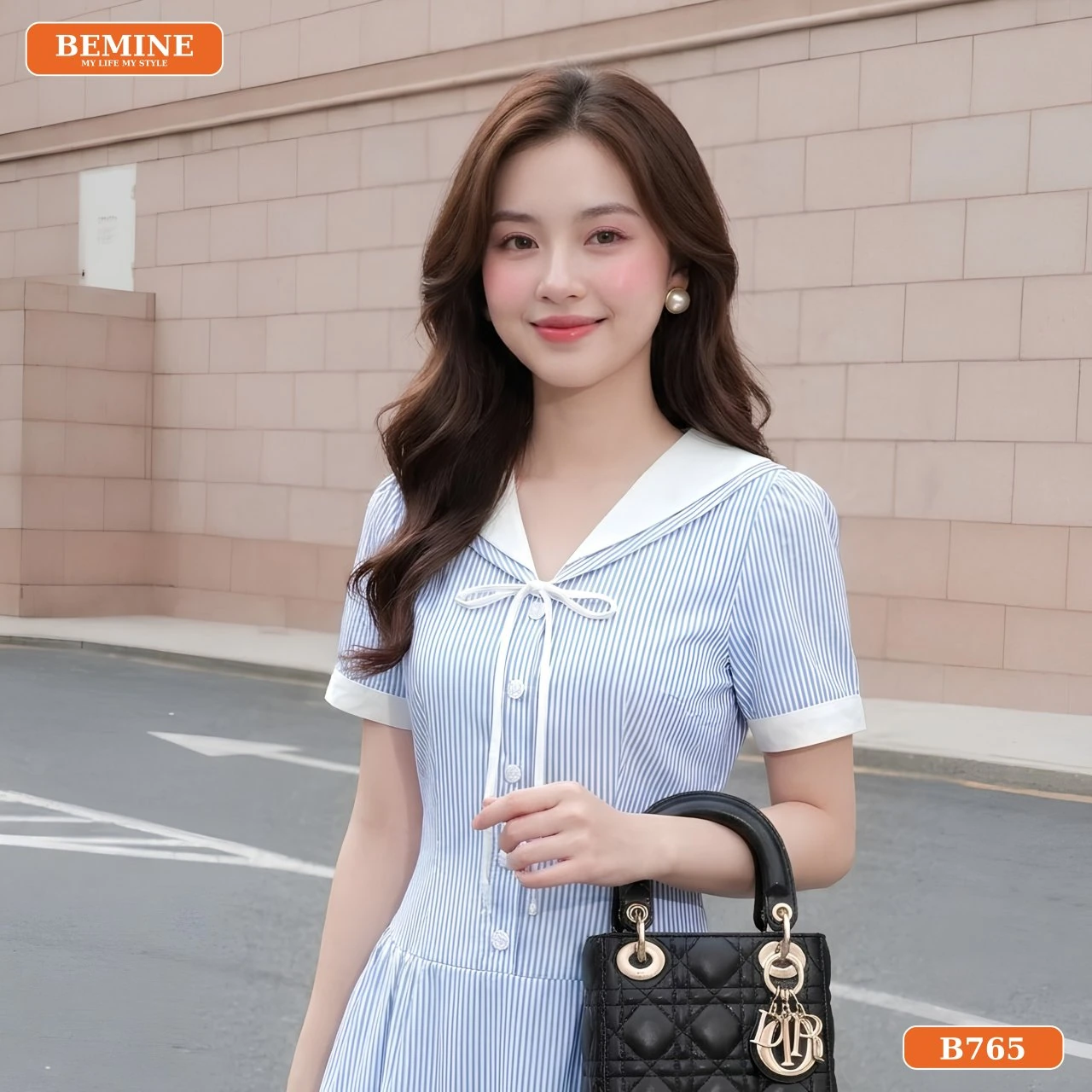 Cách phối đầm sọc cổ V B765 đi chơi nhẹ nhàng