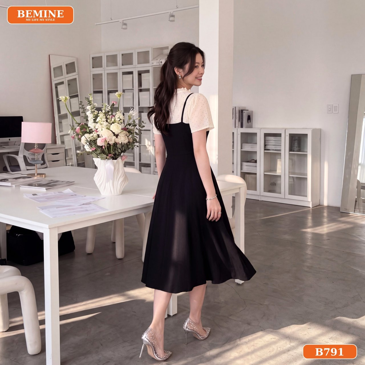 Thiết kế khóa kéo sau đầm B791 Mặt sau khóa kéo của đầm chữ A đính nơ B791