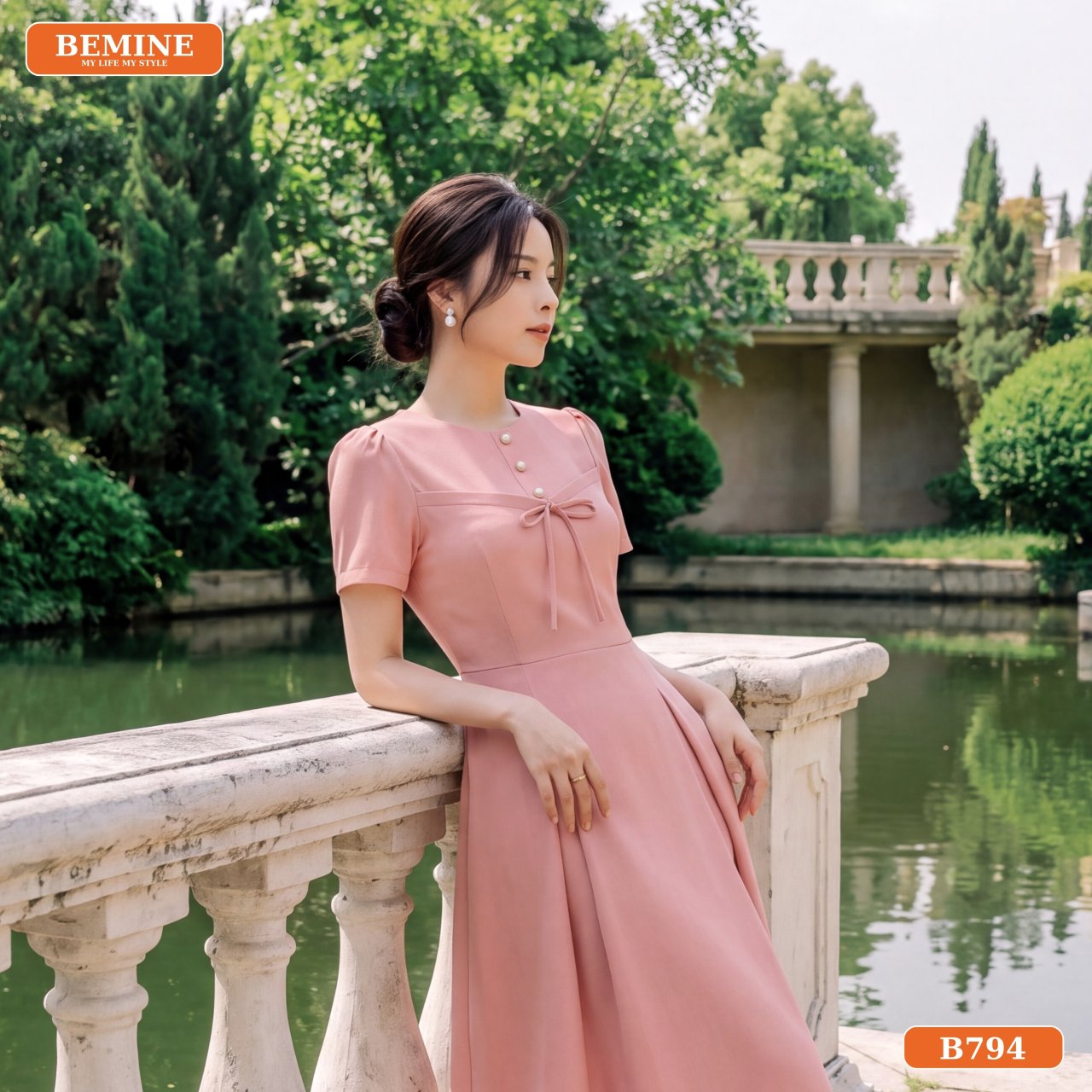 Chất vải Xược Hàn đứng phom vừa phải Cận cảnh chất liệu vải Xược Hàn của đầm BEMINE B794