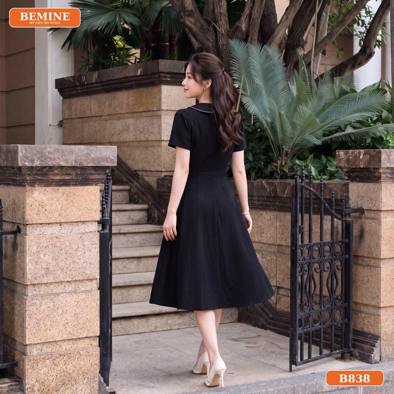 Khóa kéo sau lưng của đầm cổ sen viền chỉ nổi B838