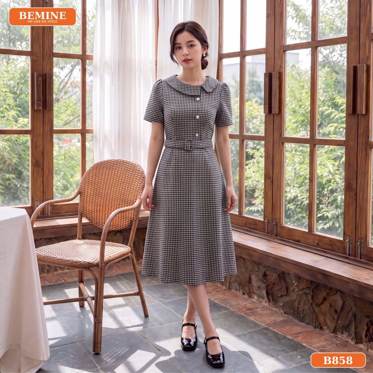Phối Đồ Với Đầm Đen: 12 Cách Biến Hóa Từ 1 Chiếc LBD 2 Phối Đồ Với Đầm Đen: 12 Cách Biến Hóa Từ 1 Chiếc LBD - Sneaker trắng