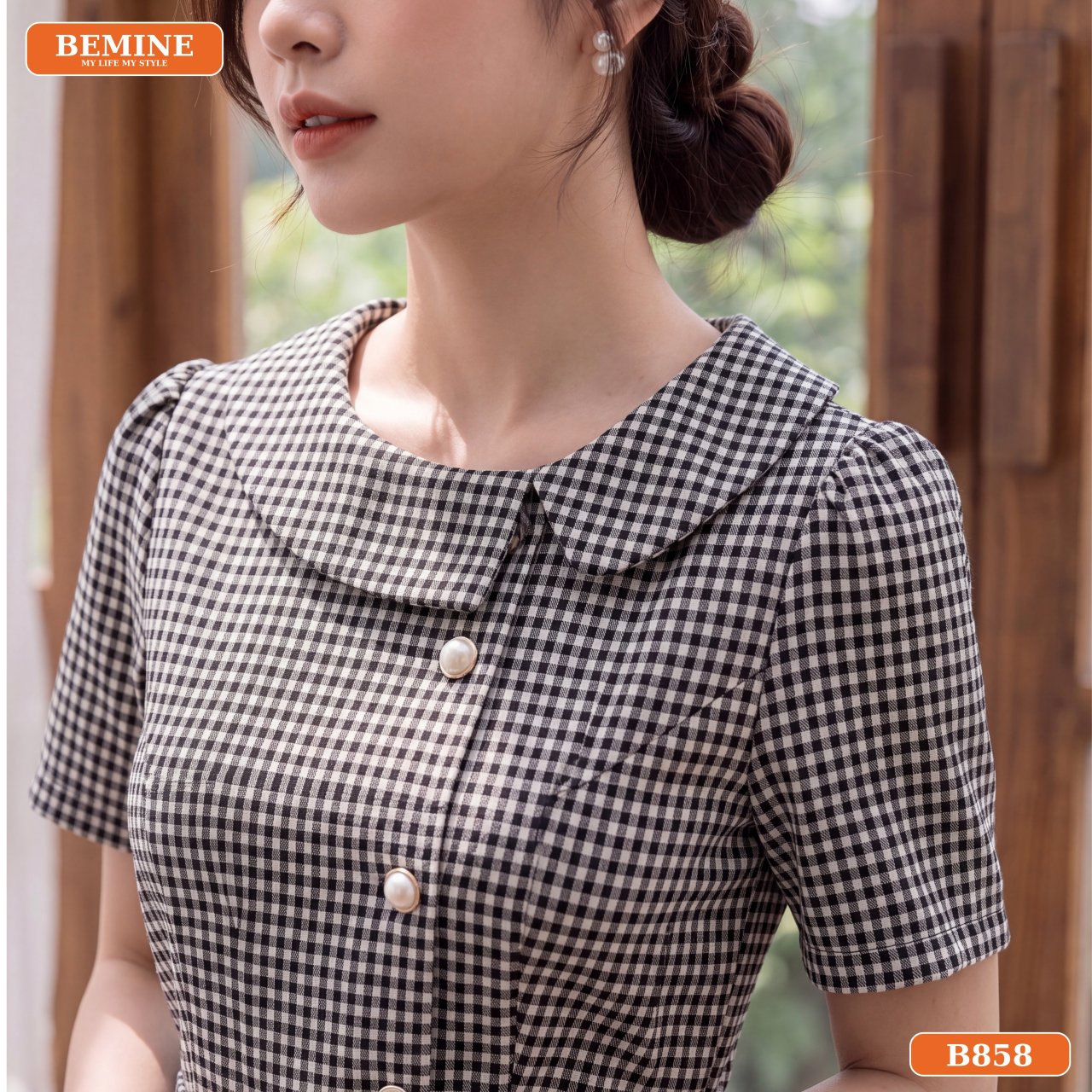 Gợi ý kết hợp phụ kiện cùng đầm cổ lệch phối caro B858 đi làm