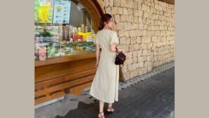 Cách Phối Chân Váy Xòe Đen Dài Đi Làm Cho Phụ Nữ 30 Tuổi hình ảnh
