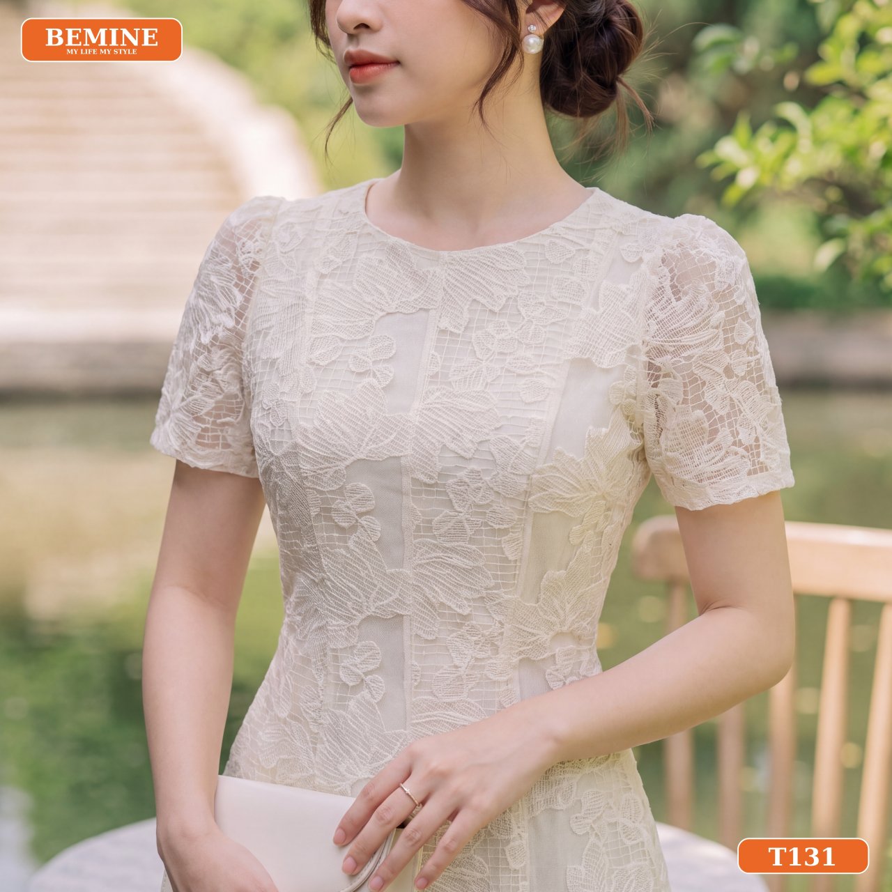 Thiết kế mặt sau đầm cổ tròn đính nơ T131 khoá kéo