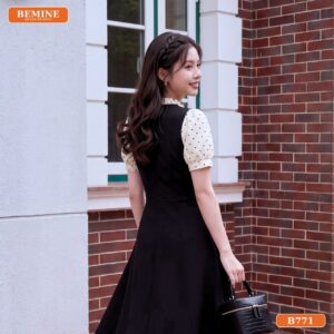 Mặt sau khóa kéo của đầm chữ A in bi B771